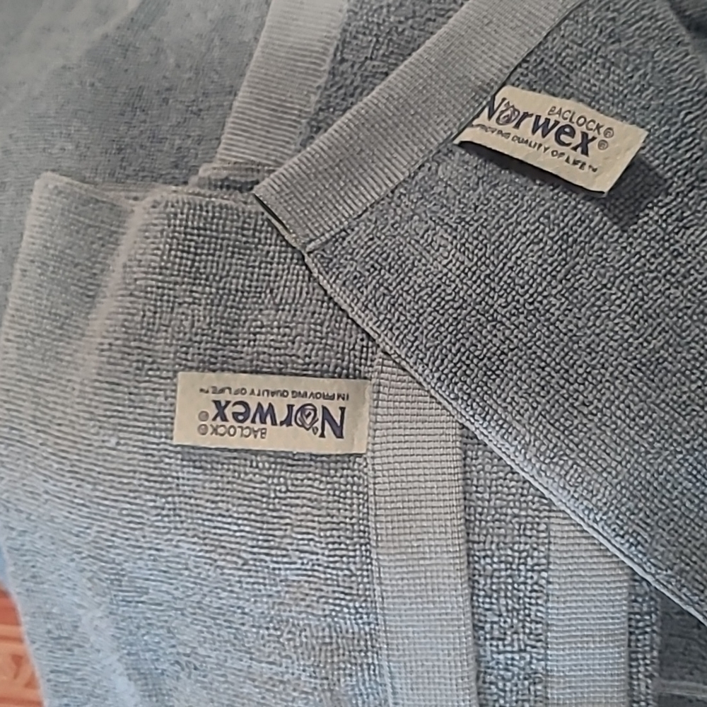 Norwex Bath and Hand towel Set